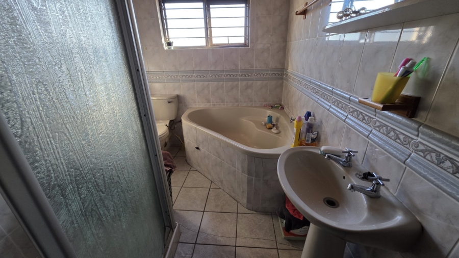 4 Bedroom Property for Sale in Heiderand Western Cape